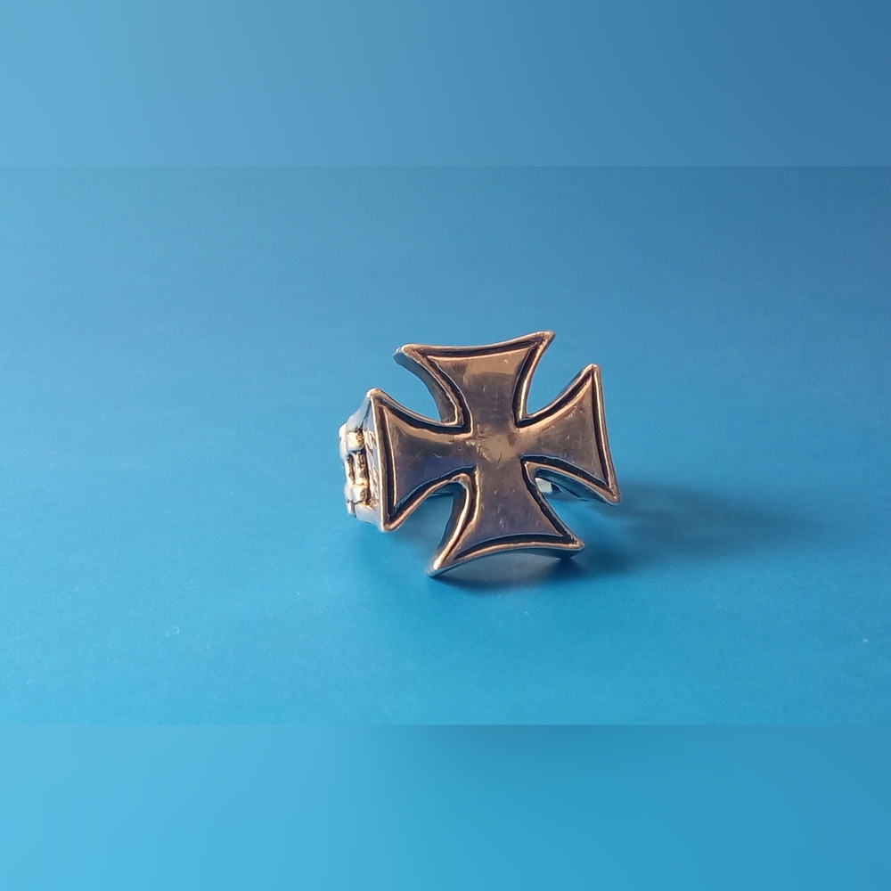 *RARE* Silver Star Iron Cross Ring